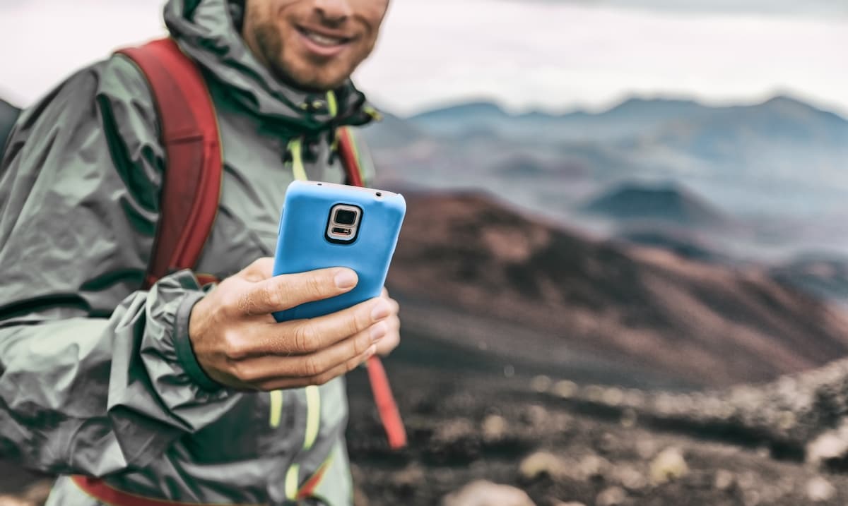 Chargeur solaire randonnée : utile ou gadget selon vos sorties ?